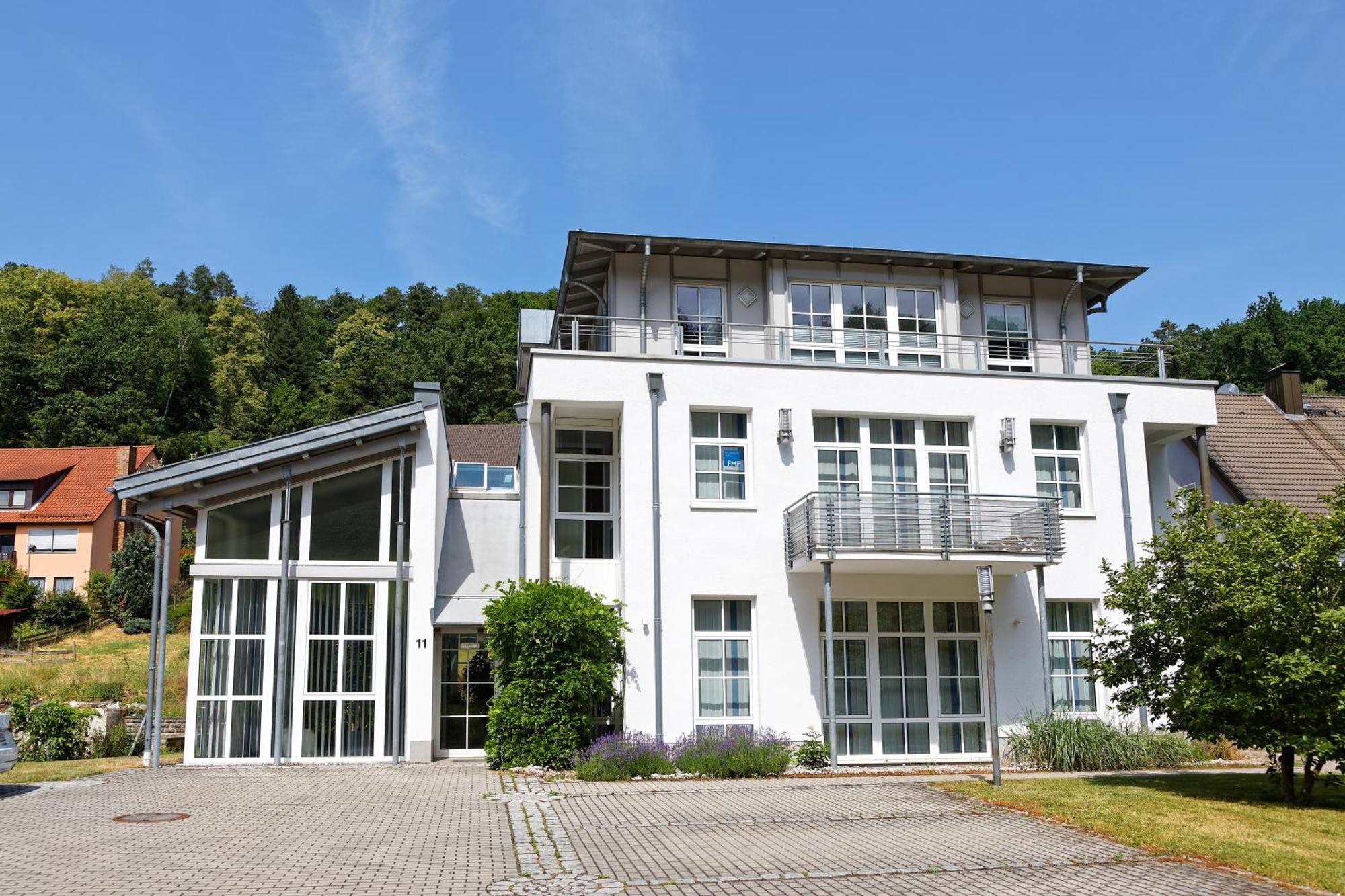 Grosszuegiges Helles Penthouse -Komplette Etage- Mit Balkon Und Stellplatz In Ruhiger Lage Kulmbach Bagian luar foto